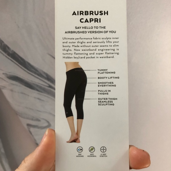 Alo yoga NWT aire brush capri - Picture 5 of 5